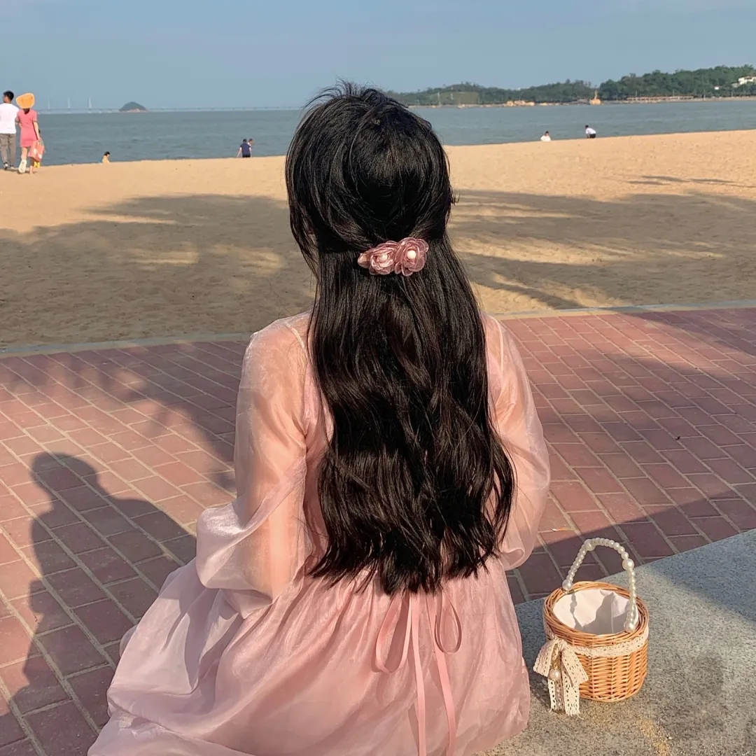 黑白影视夜宵档轻松追剧预览